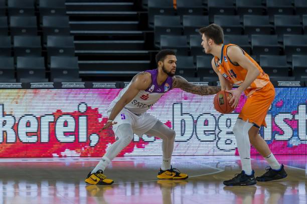 我们期待着 我们期待着