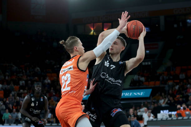 持续的牵制 持续的牵制